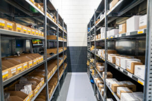 Pijlman Magazijn-lockers-en-werkplek---werkplaats---Van-den-Brug-Drachten